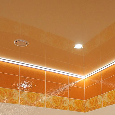 Контурная подсветка цветного натяжного потолка по периметру в ванной