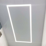 Натяжной потолок в ванной со световыми линиями